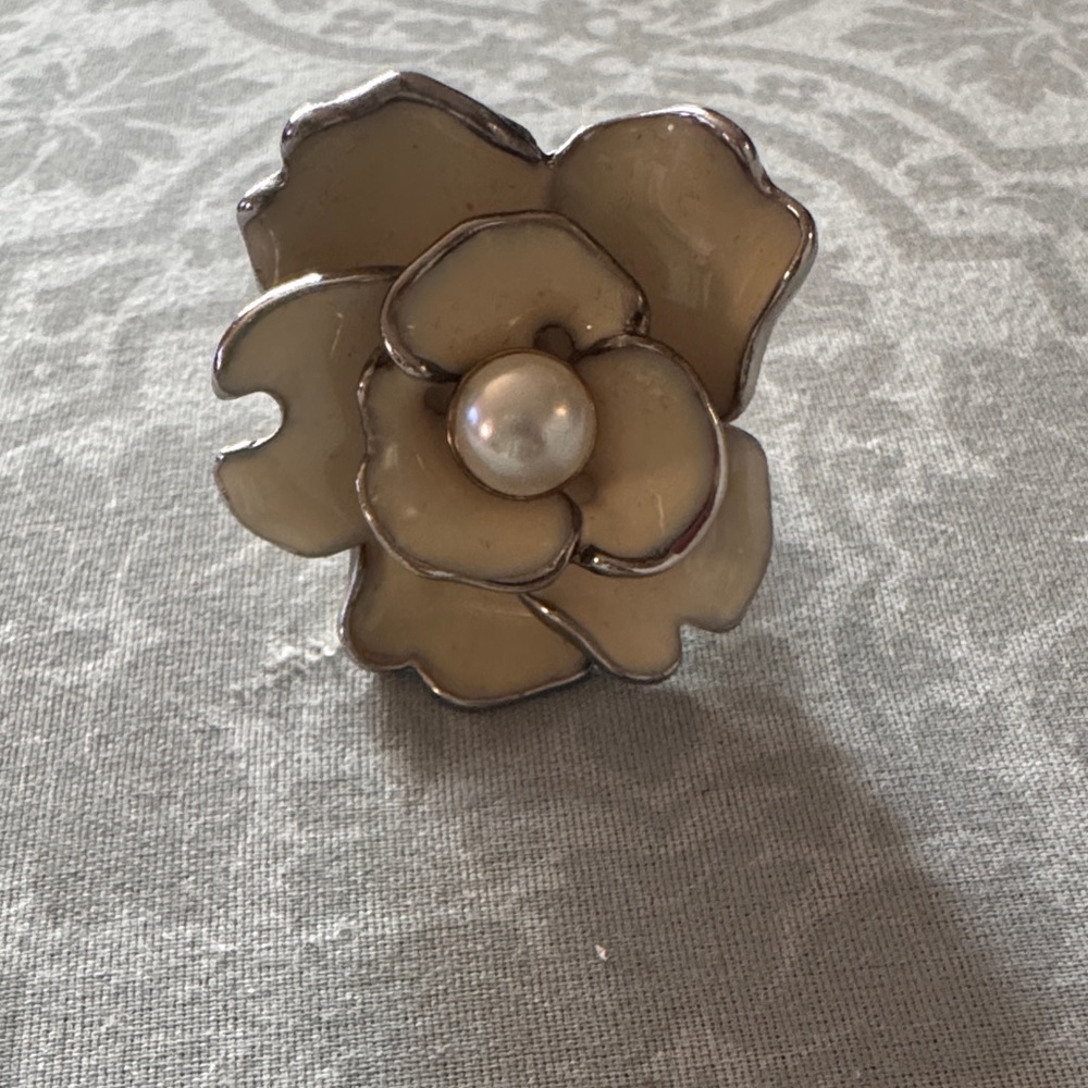 Elegant Cream Flower Ring with Pearl Accent